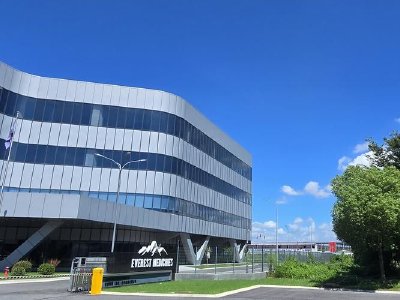 云顶新耀获董事会主席吴以芳增持8000股 每股作价26.9港元
