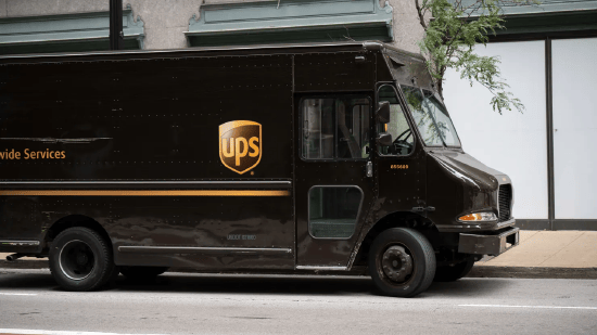 UPS季度业绩超出预期,再度上调全年业绩指引